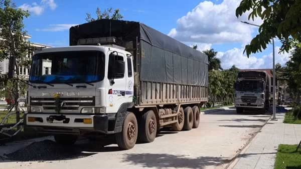 Hàng loạt vụ vận chuyển hàng lậu ở vùng giáp biên