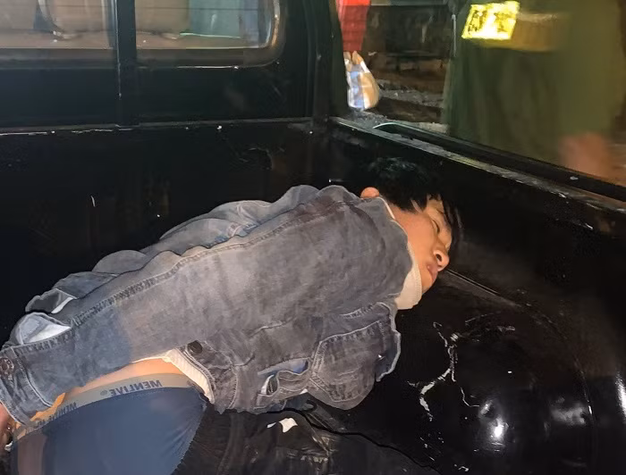 Va quẹt giao thông kéo tới nhà chém cha mẹ nạn nhân nguy kịch -0