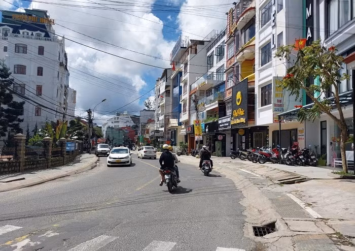 Đà Lạt vắng bất thường trong tâm lễ -0