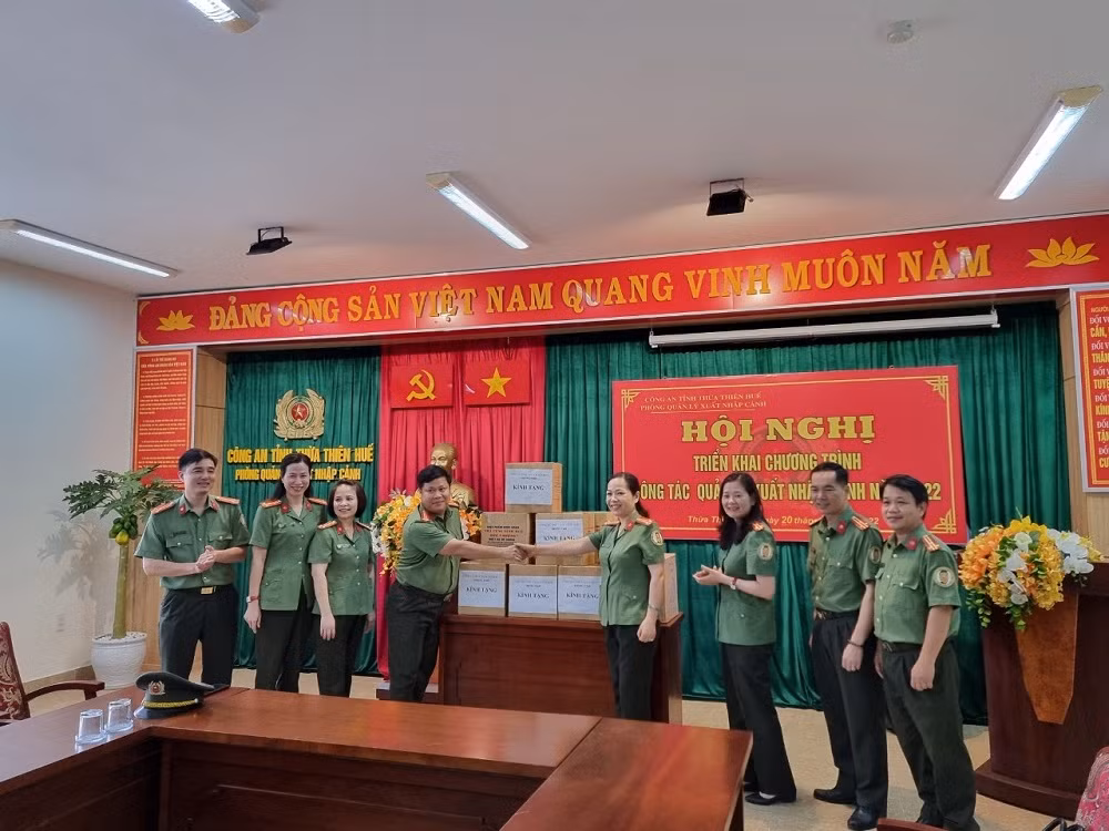Cục Quản lý xuất nhập cảnh dâng hương tại Thành cổ Quảng Trị -0