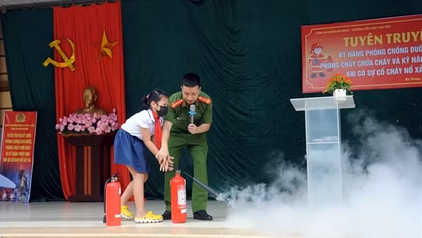 Trang bị kỹ năng giúp học sinh phòng chống đuối nước, cháy nổ