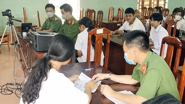 Quyết liệt thực hiện cao điểm 90 ngày đêm cấp hộ chiếu mẫu mới ảnh 4