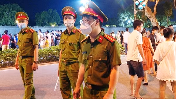 Gắn du lịch với lễ hội truyền thống: Cần chú trọng phát triển bền vững ảnh 3