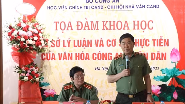 Đẩy mạnh hoạt động học tập suốt đời theo các thiết chế văn hóa trong CAND ảnh 2