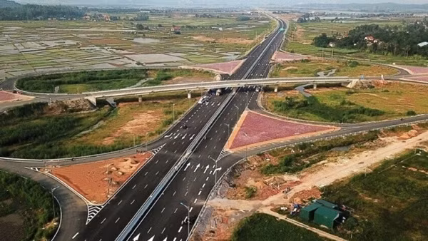 Đề xuất hơn 84.000 tỷ đồng đầu tư 3 dự án đường bộ cao tốc trọng điểm