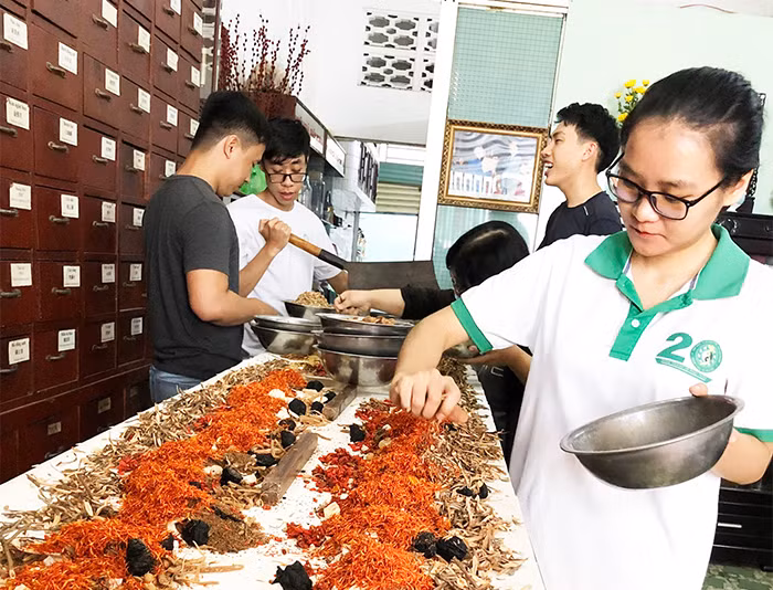 Đừng mất mạng vì tin “lang băm” trên mạng -0