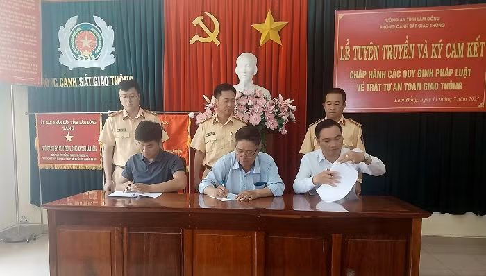 Các doanh nghiệp vận tải hành khách lớn nhất phía Nam cam kết không vi phạm giao thông -0