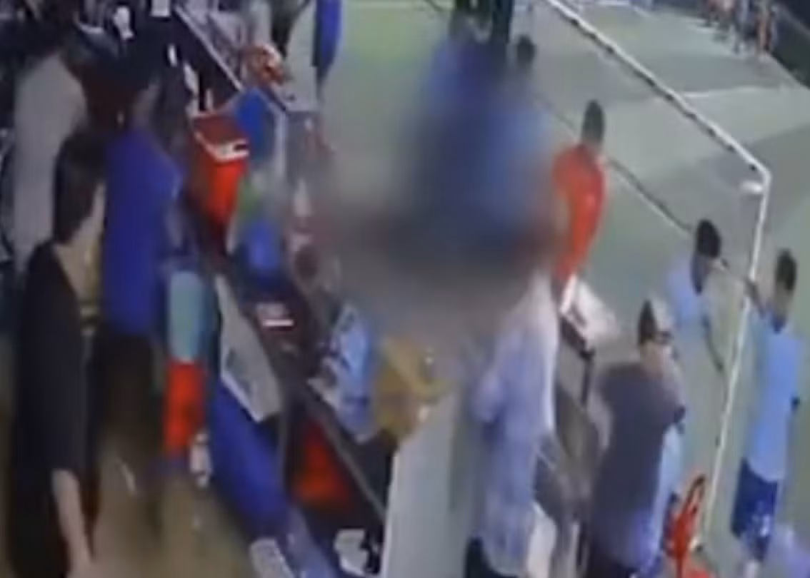 Truy xét nhóm đối tượng đâm gục nam thanh niên trên sân bóng -0