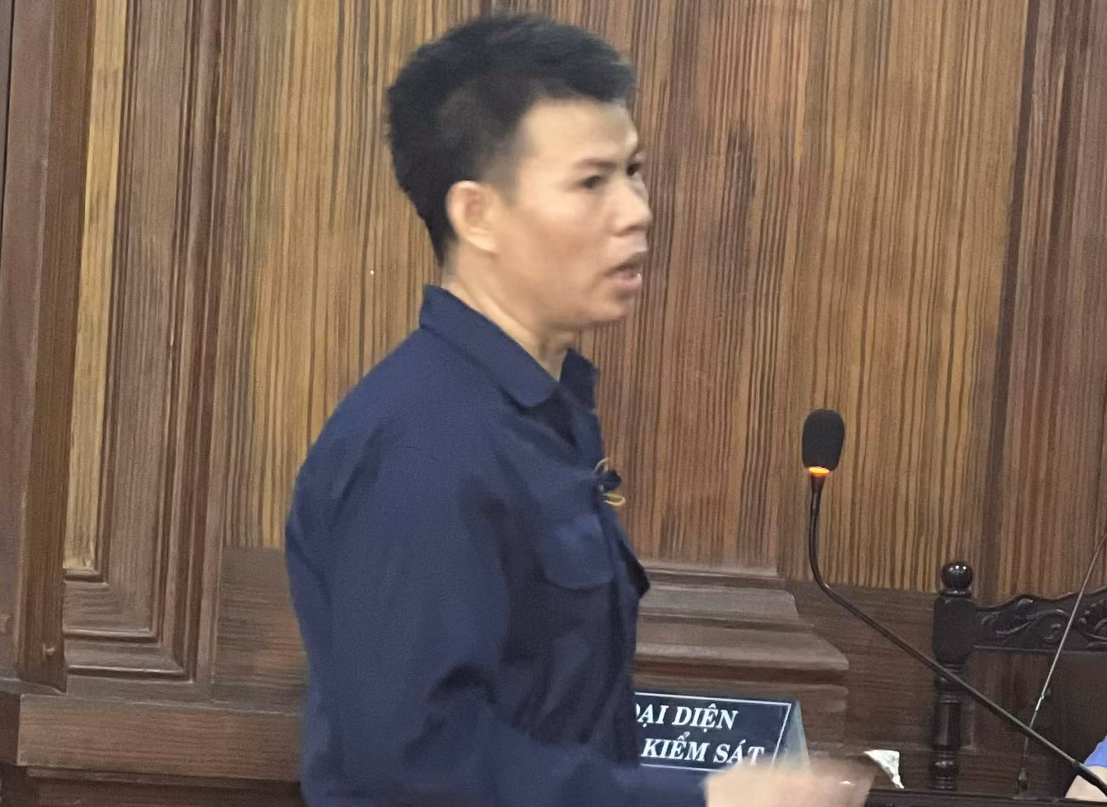 Thanh niên đem tiền mổ tim cho mẹ đi đánh bạc -0