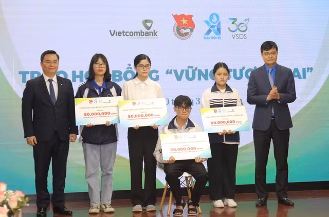 600 suất học bổng “Vững tương lai”&nbsp; tiếp sức học sinh, sinh viên Việt Nam -0