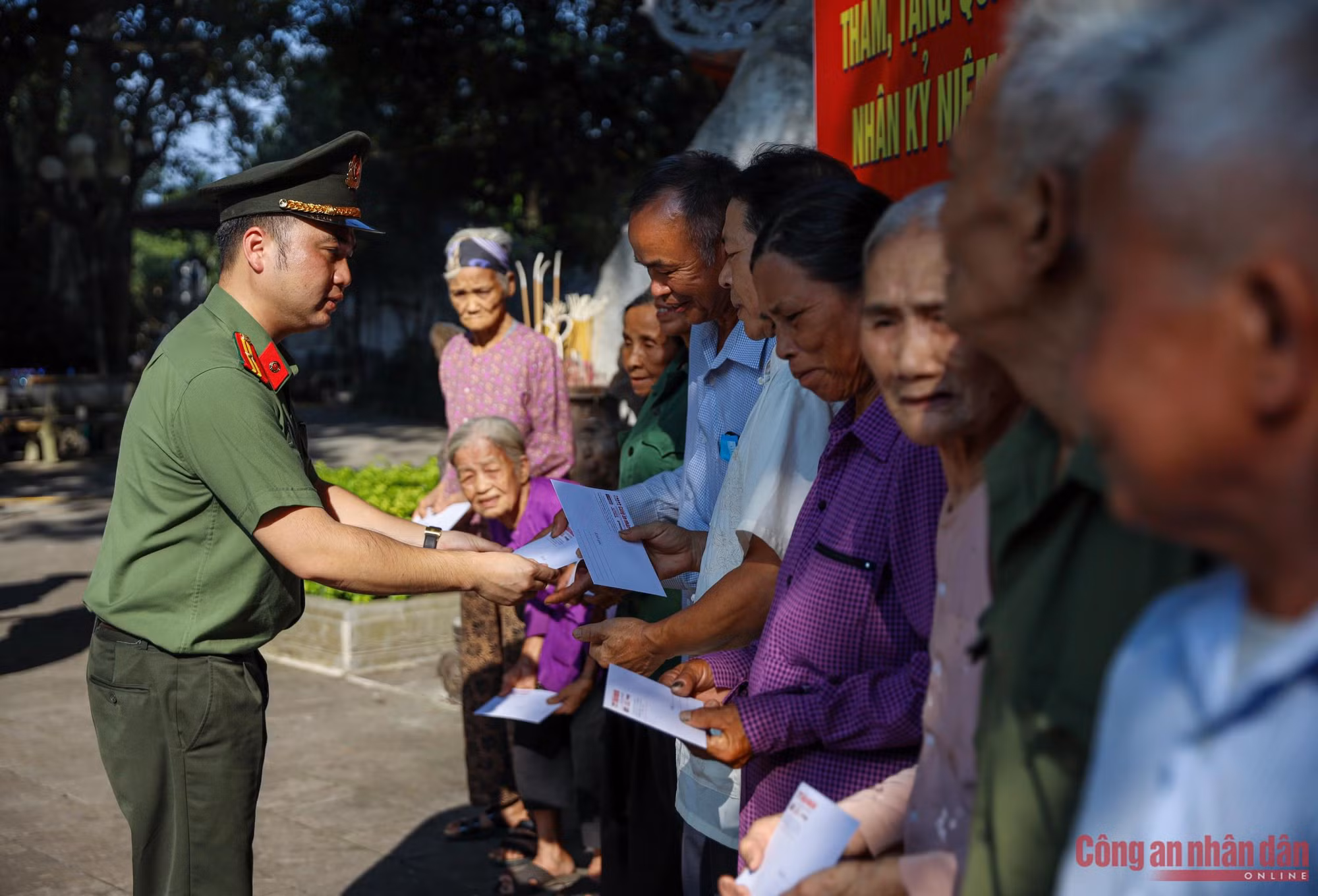 Không bao giờ quên những cống hiến, hi sinh của các liệt sĩ ảnh 6 a1.jpg -0