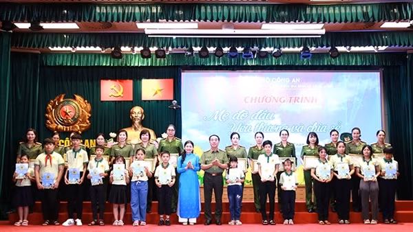 Huy động sức mạnh tổng hợp thực hiện chương trình “Mẹ đỡ đầu”
