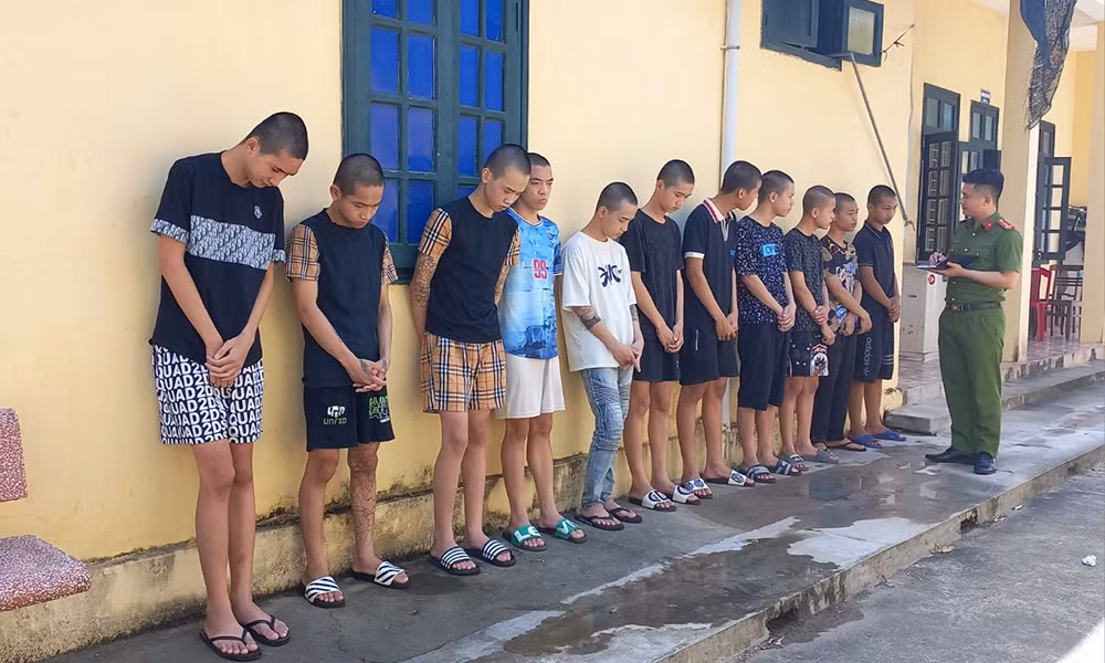 11 thanh, thiếu niên của nhóm đại bàng đen bị truy tố về hành vi gây rối trật tự công cộng.jpg -0