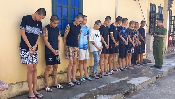 Giải quyết mâu thuẫn bằng mã tấu, bom xăng