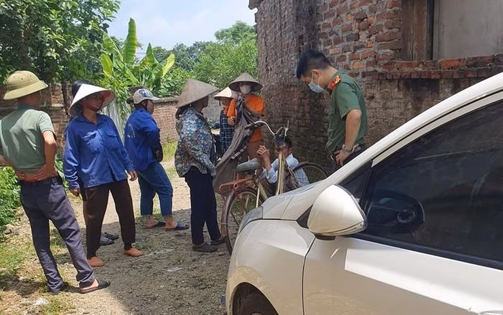 Hai vợ chồng tự tử trên giường, để lại thư tuyệt mệnh mong được chôn cất cùng nhau -0