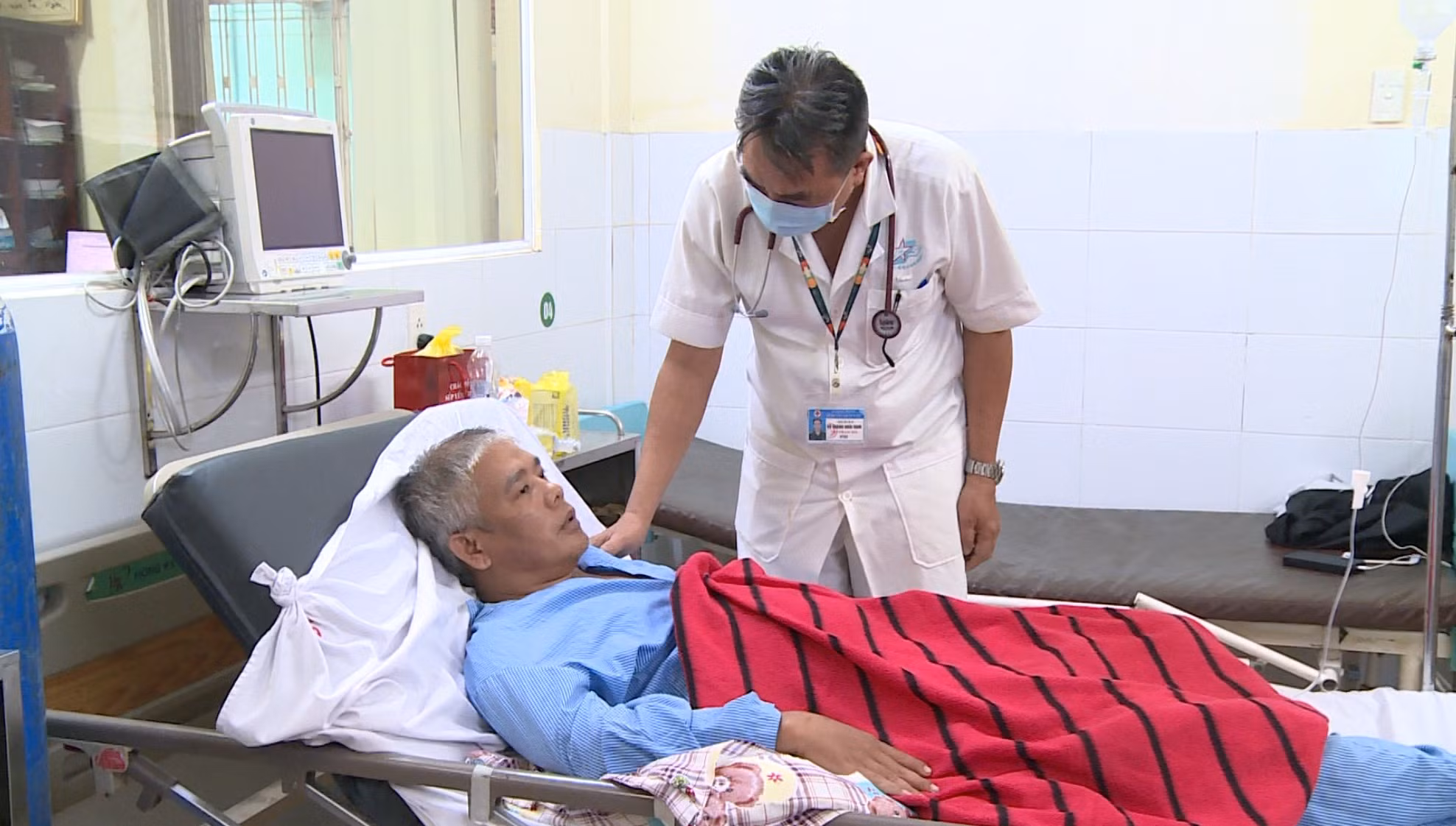 Thông tin thêm vụ ngộ độc rượu khiến một người chết, 3 người cấp cứu -0