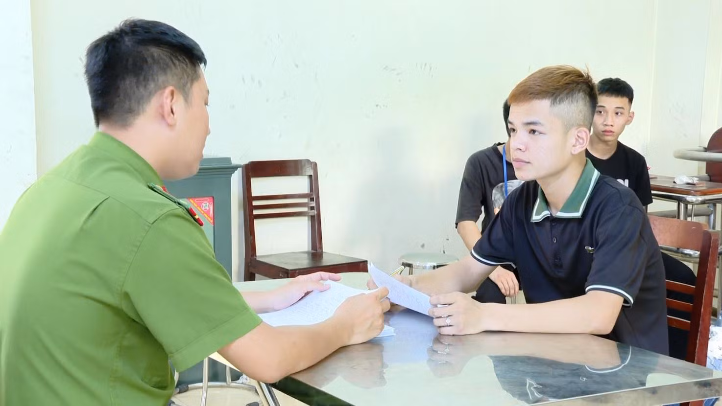 Khởi tố 23 “trẻ trâu” lạng lách cùng dao phóng lợn, đinh ba -1