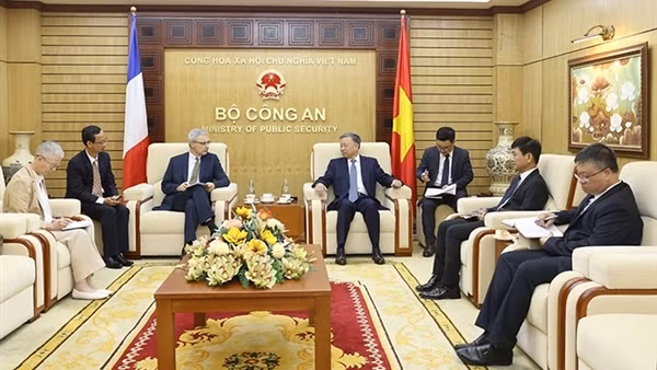 Thúc đẩy mạnh mẽ quan hệ hợp tác Việt Nam - Pháp trên nhiều lĩnh vực