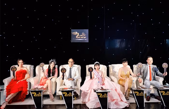 Á quân Quốc tế Nguyễn Lê Thuỳ Linh trở thành Giám khảo nhí duy nhất tại Gala Chung kết Toả sáng thiên thần nhí mùa 4 -0