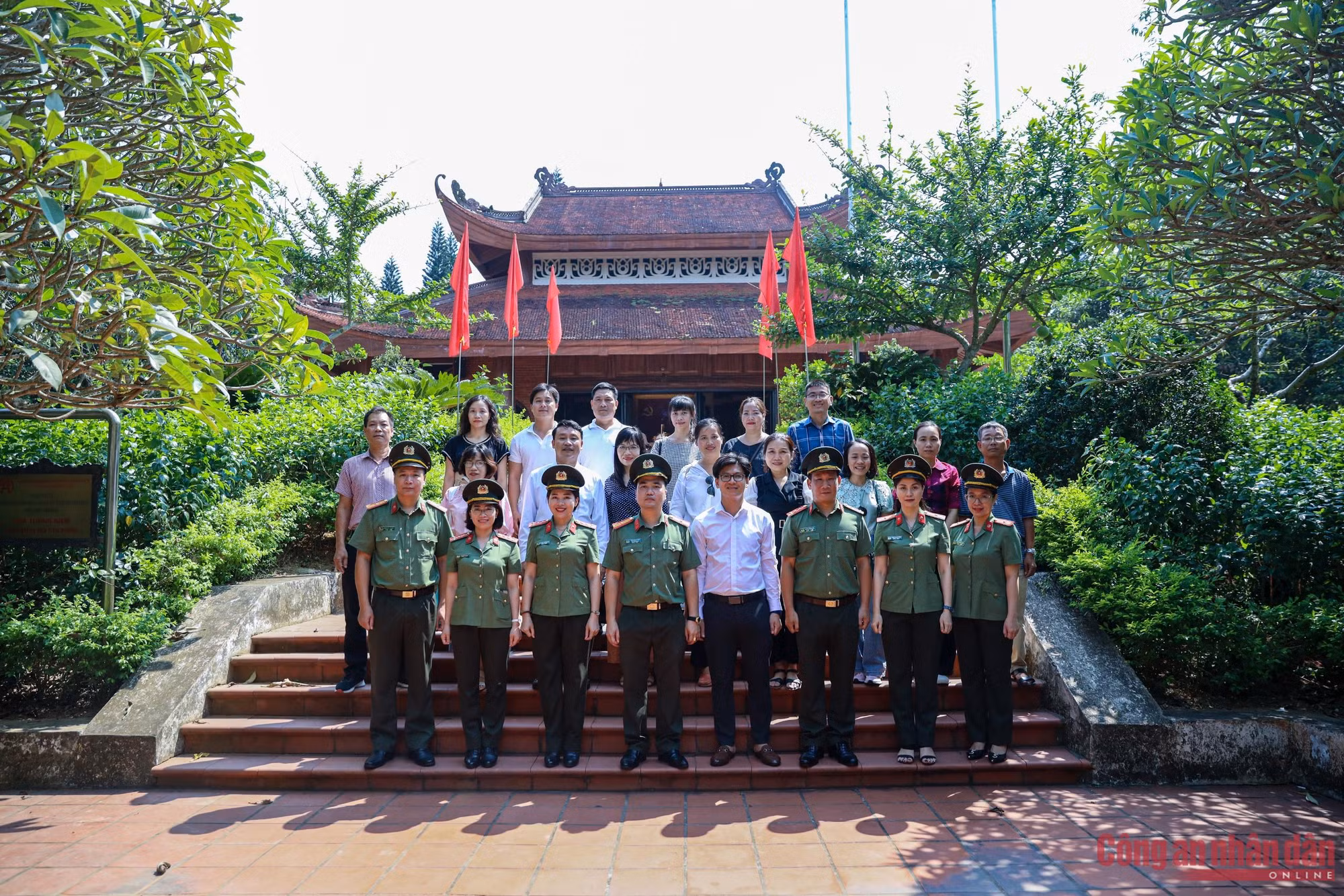 Không bao giờ quên những cống hiến, hi sinh của các liệt sĩ ảnh 3 3.jpg -0