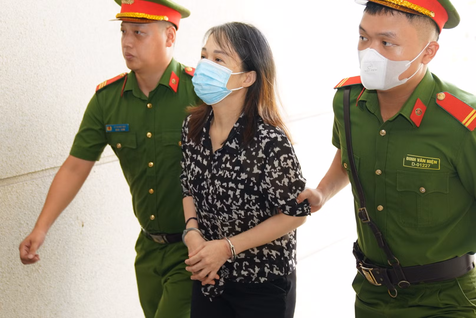 Những lời lẽ du côn được “tố” tại phiên tòa “chuyến bay giải cứu” -0