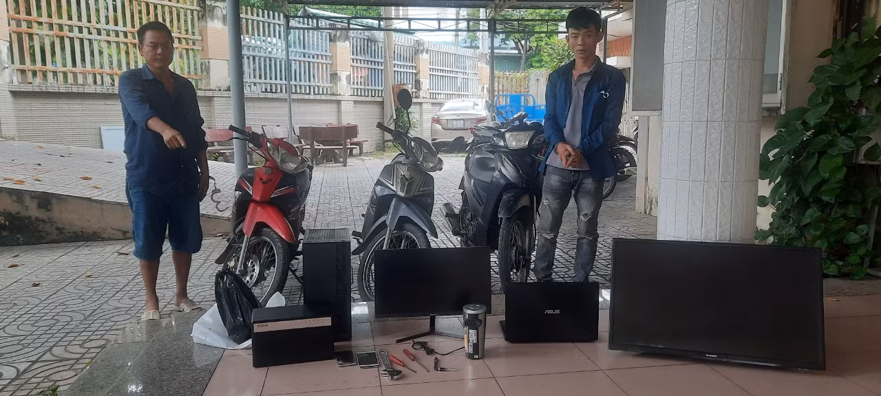 2 đối tượng cùng tang vật.jpg -0