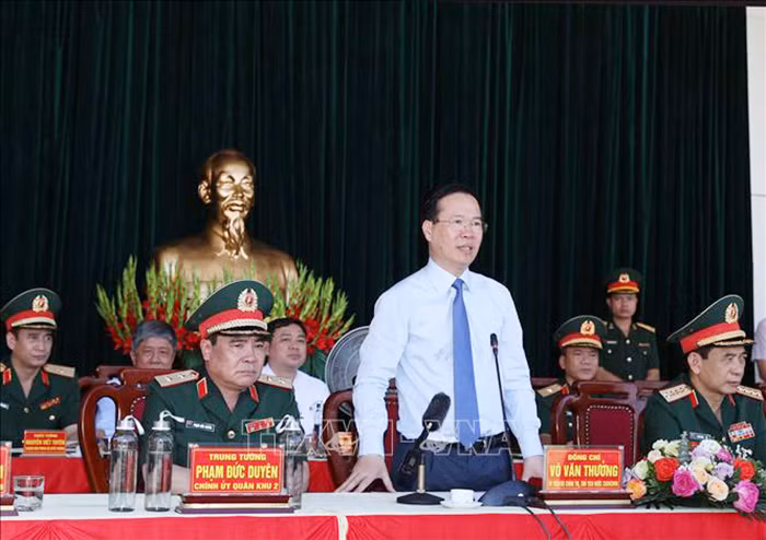 Chủ tịch nước kiểm tra công tác sẵn sàng chiến đấu tại Quân khu 2 -0