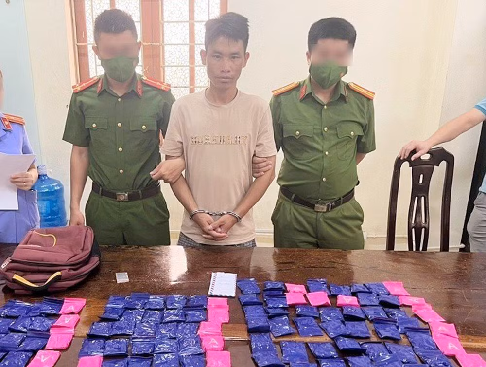 Khởi tố đối tượng người nước ngoài mua bán 24.000 viên ma túy -0