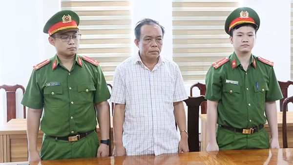 Khởi tố 2 đối tượng về tội trốn thuế, chiếm đoạt 600 triệu đồng