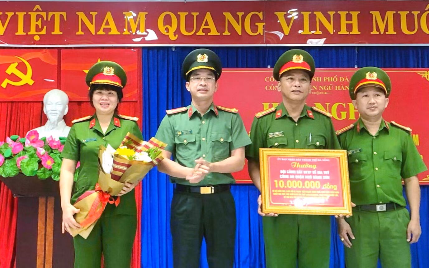 UBND TP Đà Nẵng khen thưởng đơn vị bắt đối tượng ma túy tàng trữ súng -0
