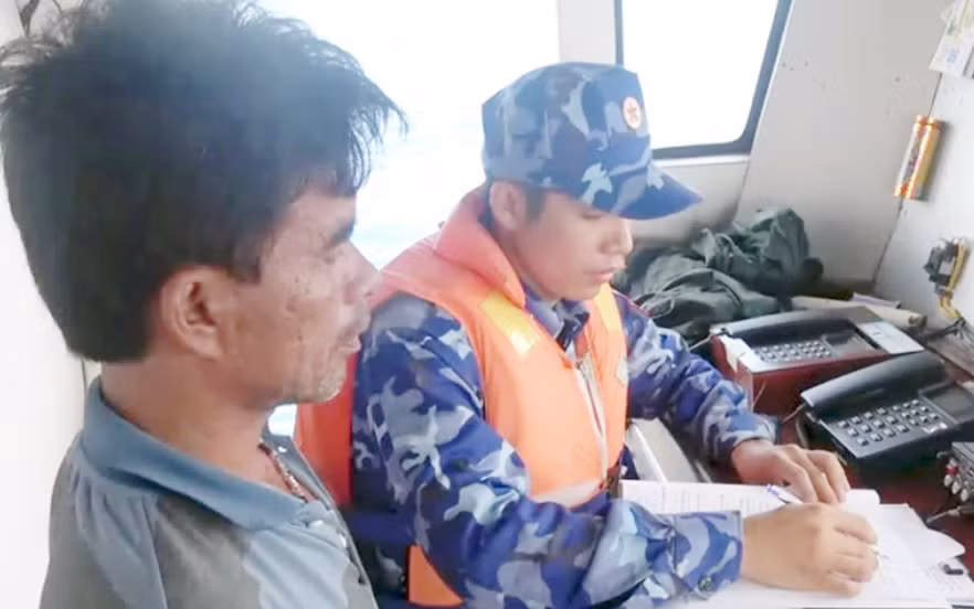 Bắt quả tang tàu chở 250.000 lít dầu DO không rõ nguồn gốc -0