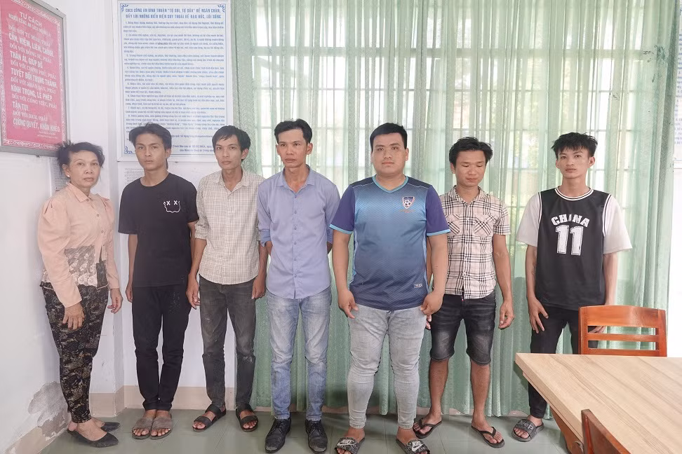 Làm rõ hành vi cố ý gây thương tích của ba mẹ con -0