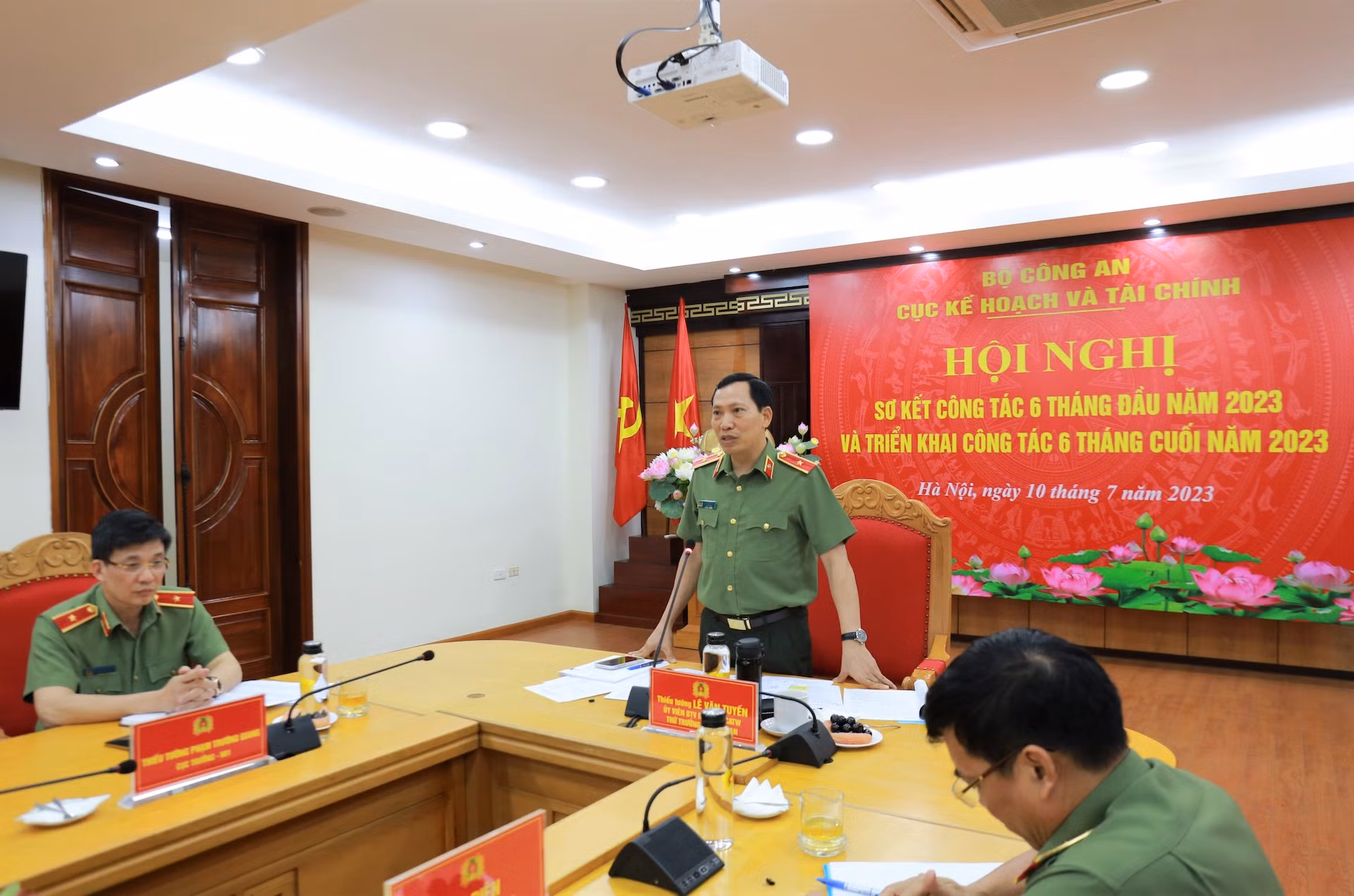 Hoàn thiện hệ thống văn bản quy phạm pháp luật, quy định về tiêu chuẩn, định mức -0