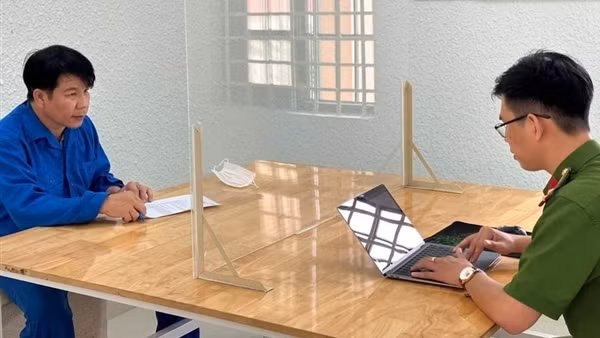 "Trùm lừa" giả danh công an, nhà báo, luật sư chiếm đoạt hàng tỷ đồng
