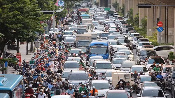 Tai nạn chết người, đường Nguyễn Trãi kẹt cứng