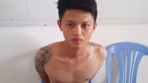 Ném bom xăng vào nhà dân vì bị nhắc nhở khi tiểu bậy