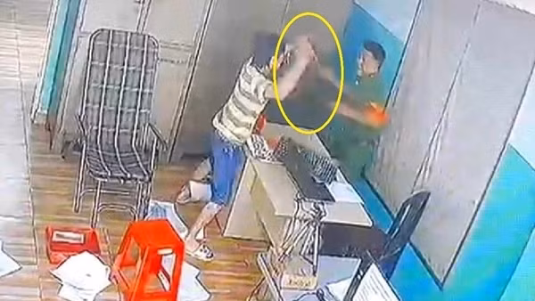 Truy xét đối tượng cầm kéo lao vào trụ sở Công an tấn công trực ban