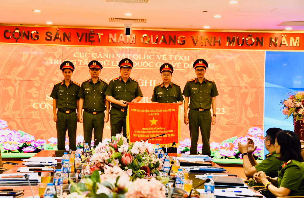 Tiết kiệm 17 tỷ đồng khi thực hiện thí điểm 2 dịch vụ công liên thông tại Hà Nội và Hà Nam -0