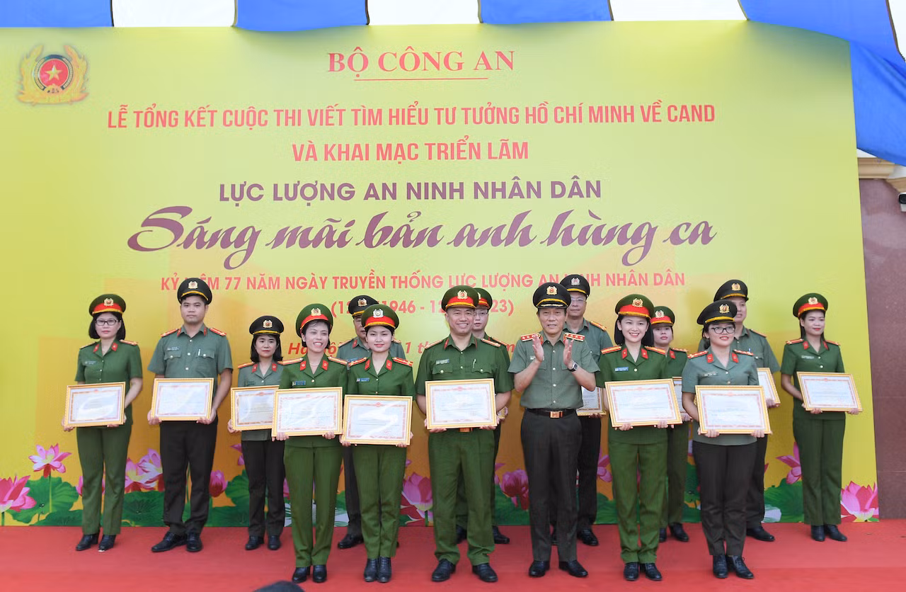 Trao giải cuộc thi tìm hiểu tư tưởng Hồ Chí Minh về CAND và triển lãm về lực lượng An ninh nhân dân -0