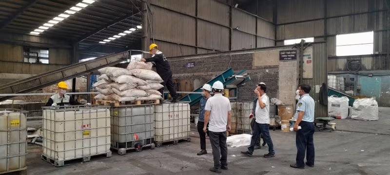 Tiêu hủy 52 tấn đường &nbsp;tinh luyện -0