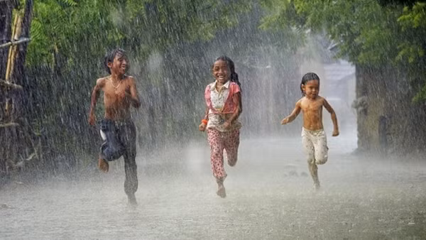 Miền Bắc bớt oi bức, nhiều nơi mưa giông