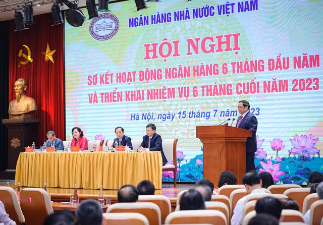 Thủ tướng yêu cầu ngân hàng ưu tiên vào đầu tư, xuất khẩu và tiêu dùng -0