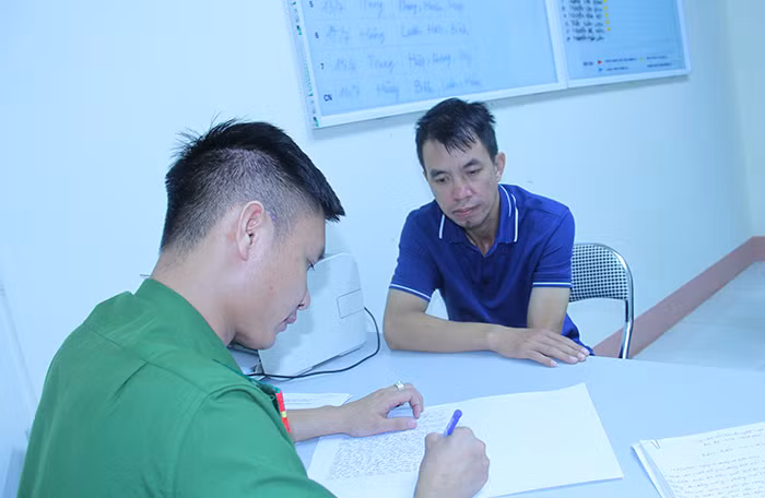 Bắt giữ đối tượng say rượu chống người thi hành công vụ -0