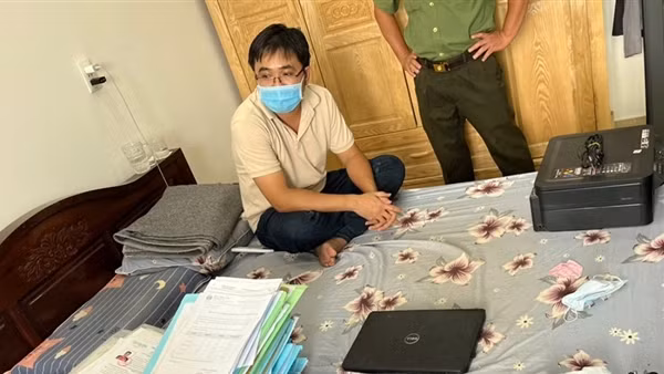 Bài 1: Từ dòng địa chỉ ghi ở bìa cuốn sổ tay