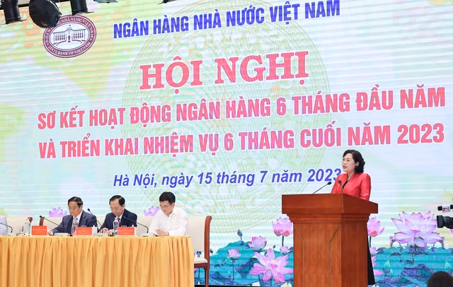 Thủ tướng yêu cầu ngân hàng ưu tiên vào đầu tư, xuất khẩu và tiêu dùng -0