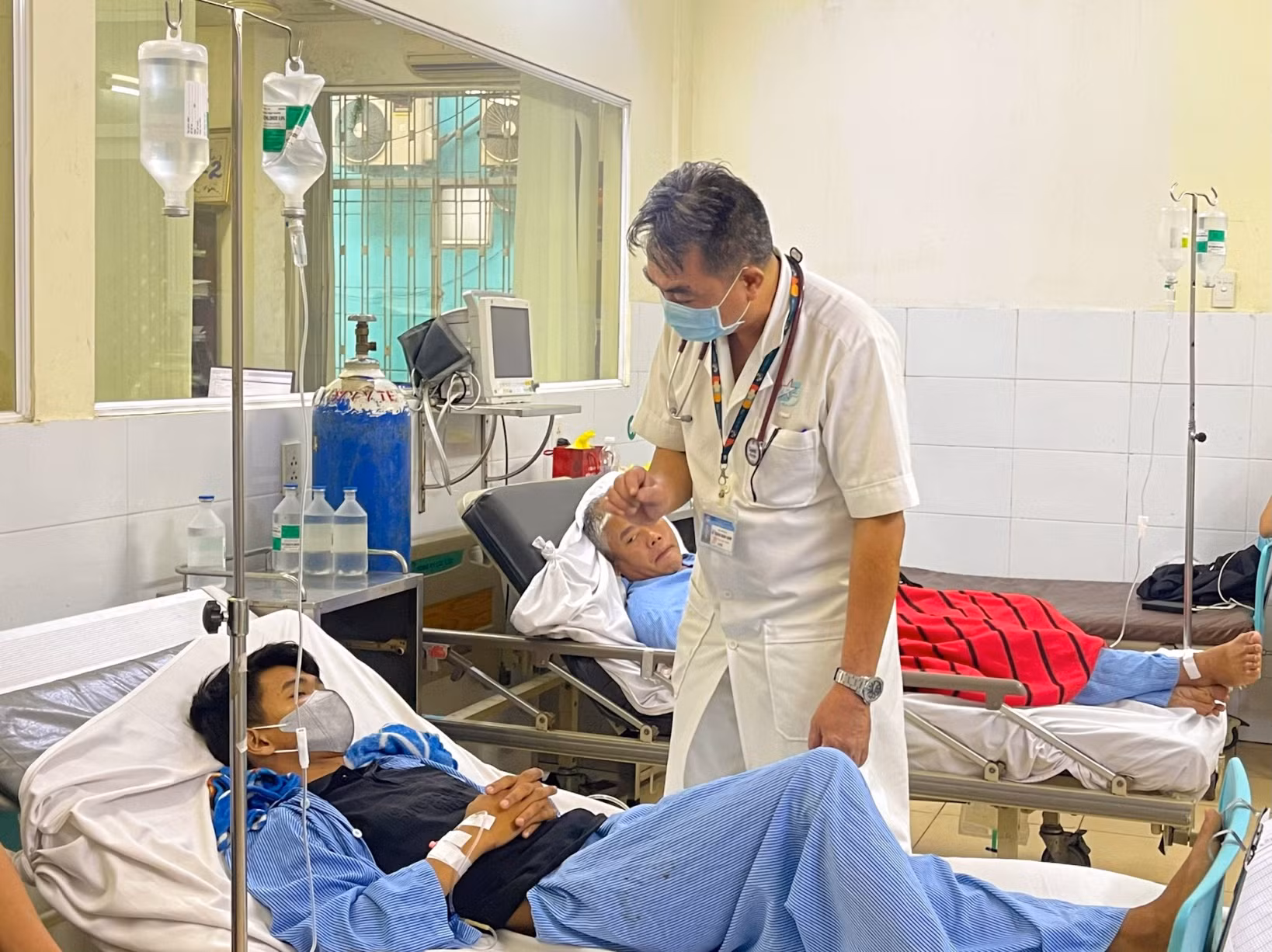 Thông tin thêm vụ ngộ độc rượu khiến một người chết, 3 người cấp cứu -0