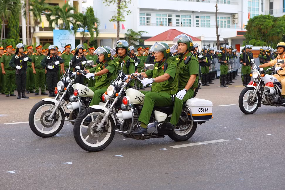 Công an Bình Thuận ra quân 
