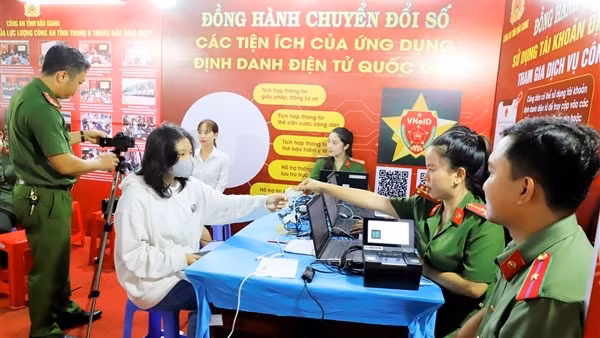 Mở “Gian hàng chuyển đổi số” tại hội chợ