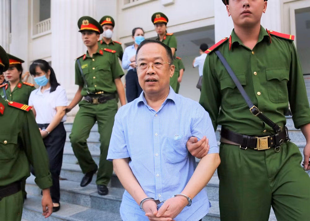 Cựu Phó Cục trưởng: “Tôi vô tình nhận hối lộ, nhưng cũng là số đen” -0