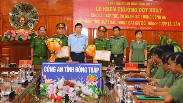 Thưởng nóng vụ bắt 2 tên cướp nổ súng trên Quốc lộ N2